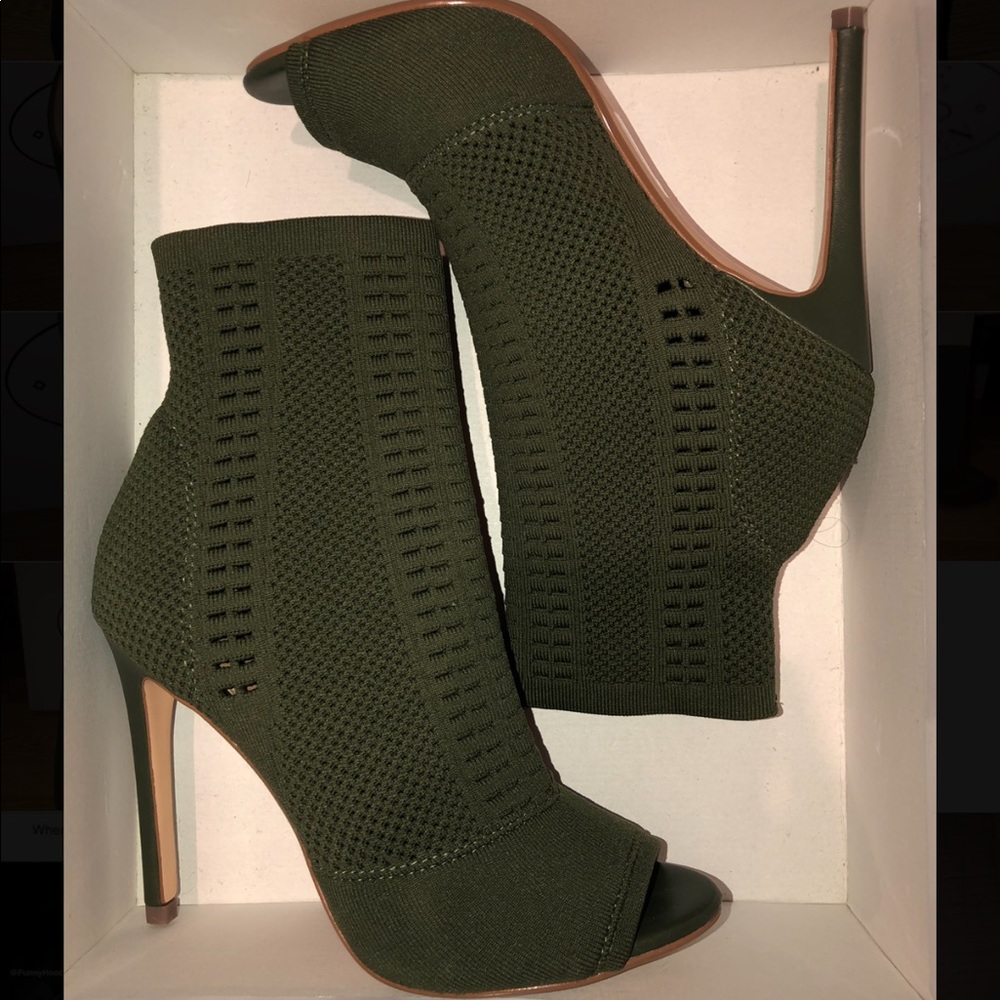 Steve Madden Candid Olive Fabric - Heels